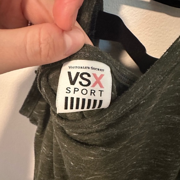 Victoria's Secret Size S Sport Workout Top - Picture 3 of 4